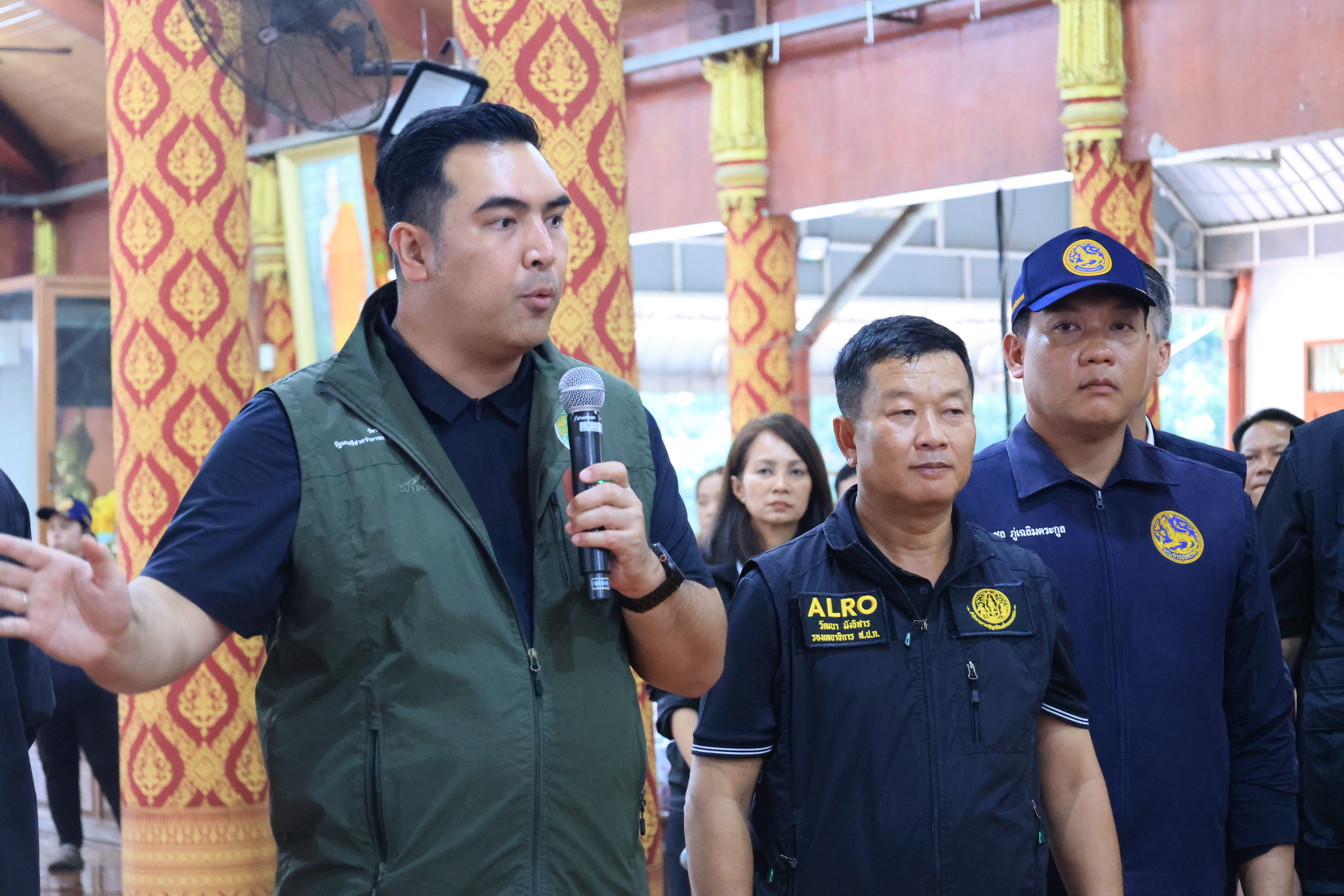 title - ส.ป.ก. ติดตามรมช.เกษตรฯ ช่วยเหลือพี่น้องผู้ประสบอุทกภัย ในเขตจังหวัดปทุมธานี